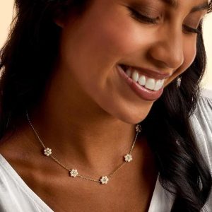 Daisy Pearl Necklace