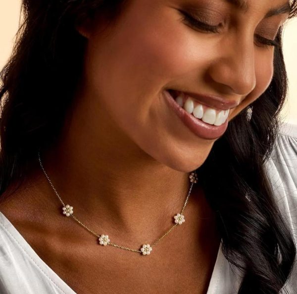 Daisy Pearl Necklace
